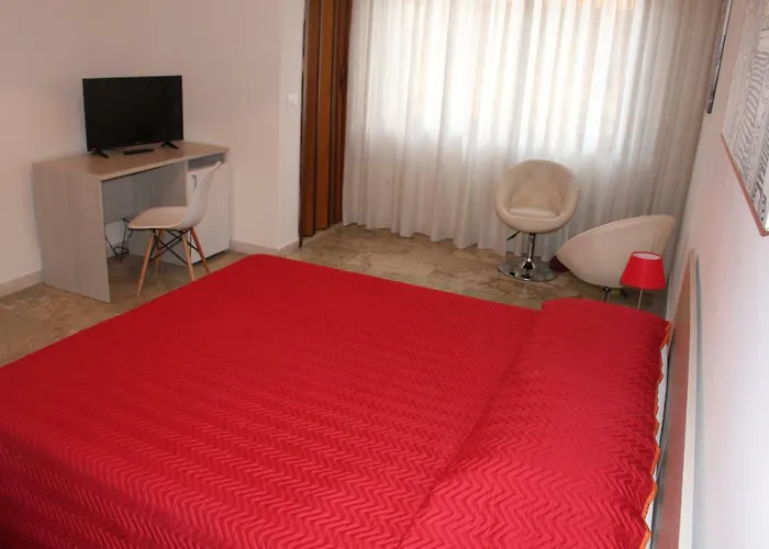 Sant'adriana Apartman *